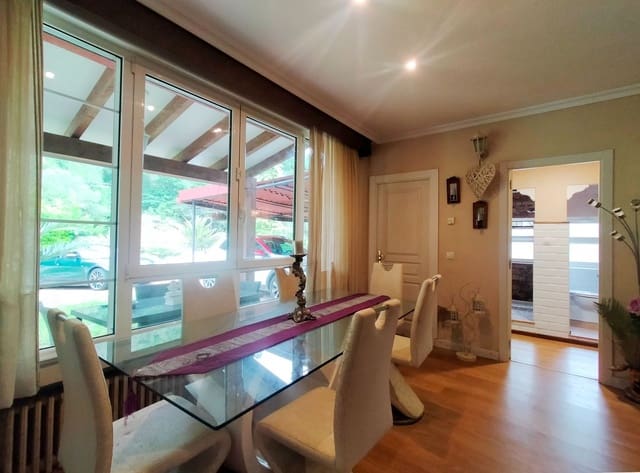 8 soveværelse Villa til salg i Pravia med garage - € 325.000 (Ref: 8887527)