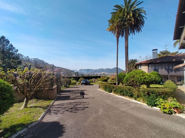 5 soverom Villa til salgs i Pravia med svømmebasseng garasje - € 750 000 (Ref: 8926063)