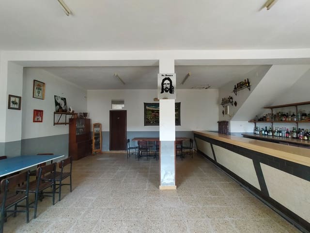 4 slaapkamer Halfvrijstaande villa te koop in Pravia met garage - € 165.000 (Ref: 8934881)