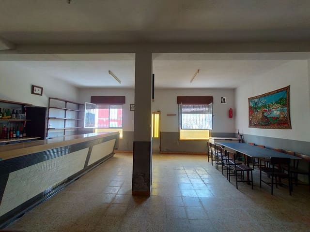 4 slaapkamer Halfvrijstaande villa te koop in Pravia met garage - € 165.000 (Ref: 8934881)