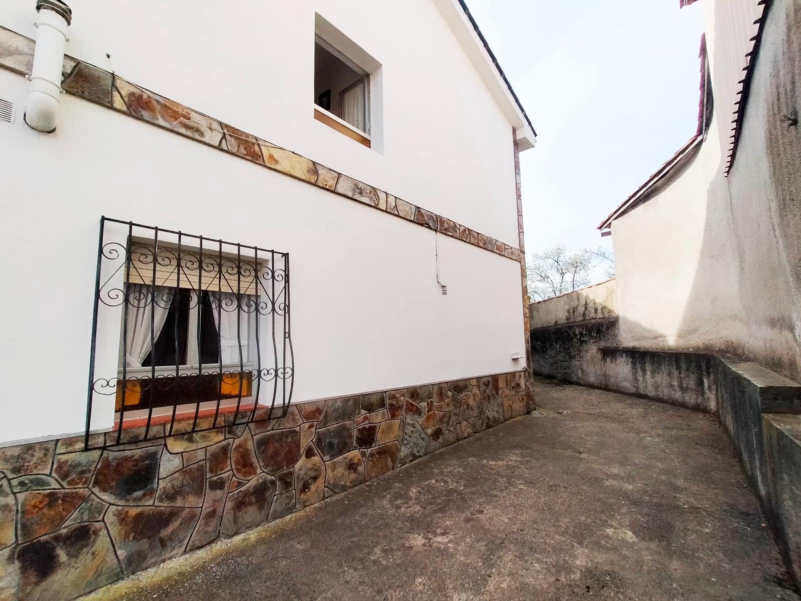 4 soveværelse Semi-Rækkehus til salg i Pravia med garage - € 165.000 (Ref: 8934881)