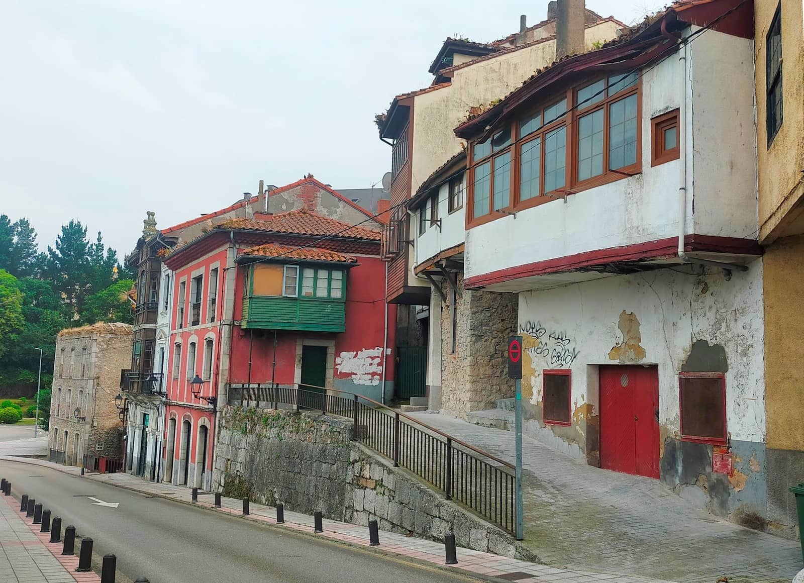 3 soveværelse Semi-Rækkehus til salg i Pravia med garage - € 60.000 (Ref: 9037851)