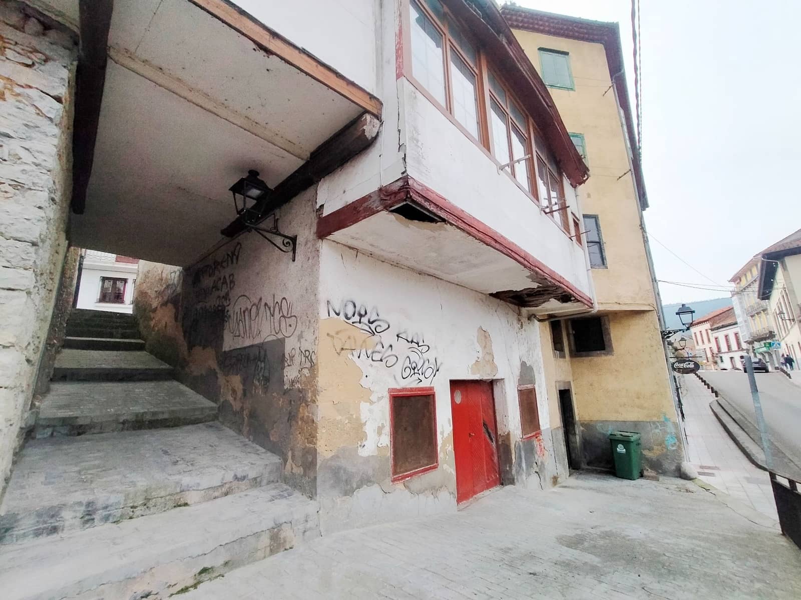 3 soveværelse Semi-Rækkehus til salg i Pravia med garage - € 60.000 (Ref: 9037851)