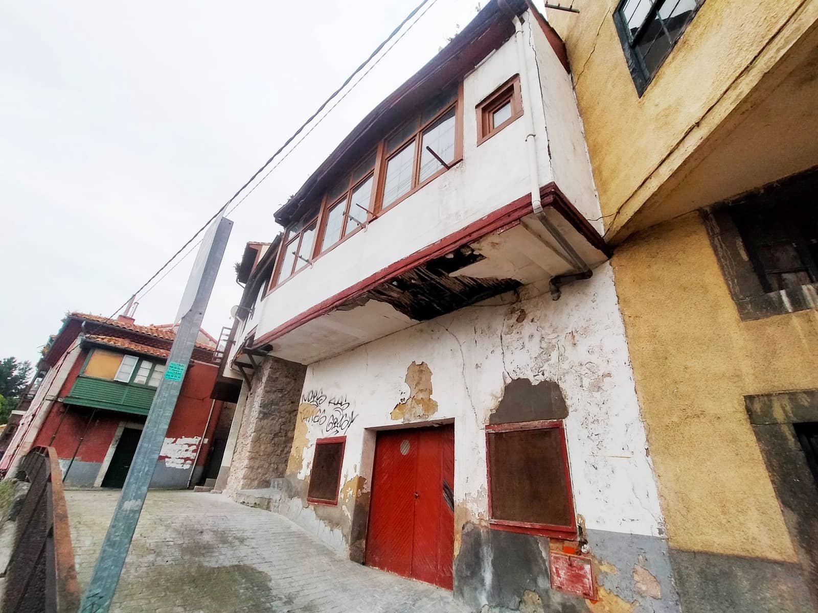 3 soveværelse Semi-Rækkehus til salg i Pravia med garage - € 60.000 (Ref: 9037851)