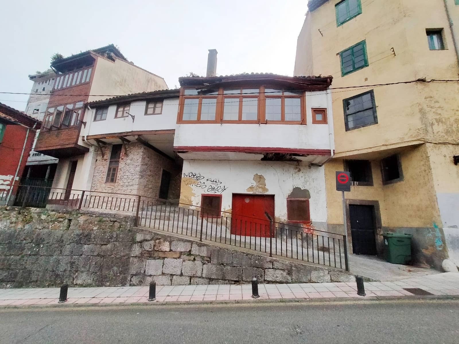 3 soveværelse Semi-Rækkehus til salg i Pravia med garage - € 60.000 (Ref: 9037851)