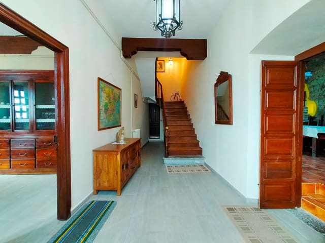 8 soveværelse Villa til salg i Pravia med garage - € 635.000 (Ref: 9251876)