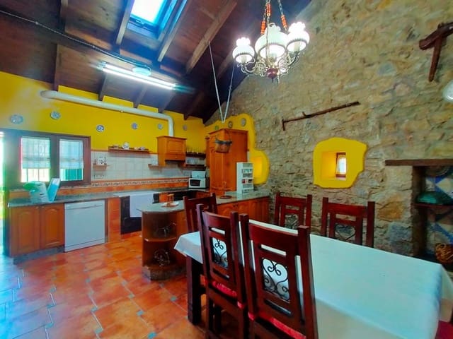 8 soveværelse Villa til salg i Pravia med garage - € 635.000 (Ref: 9251876)