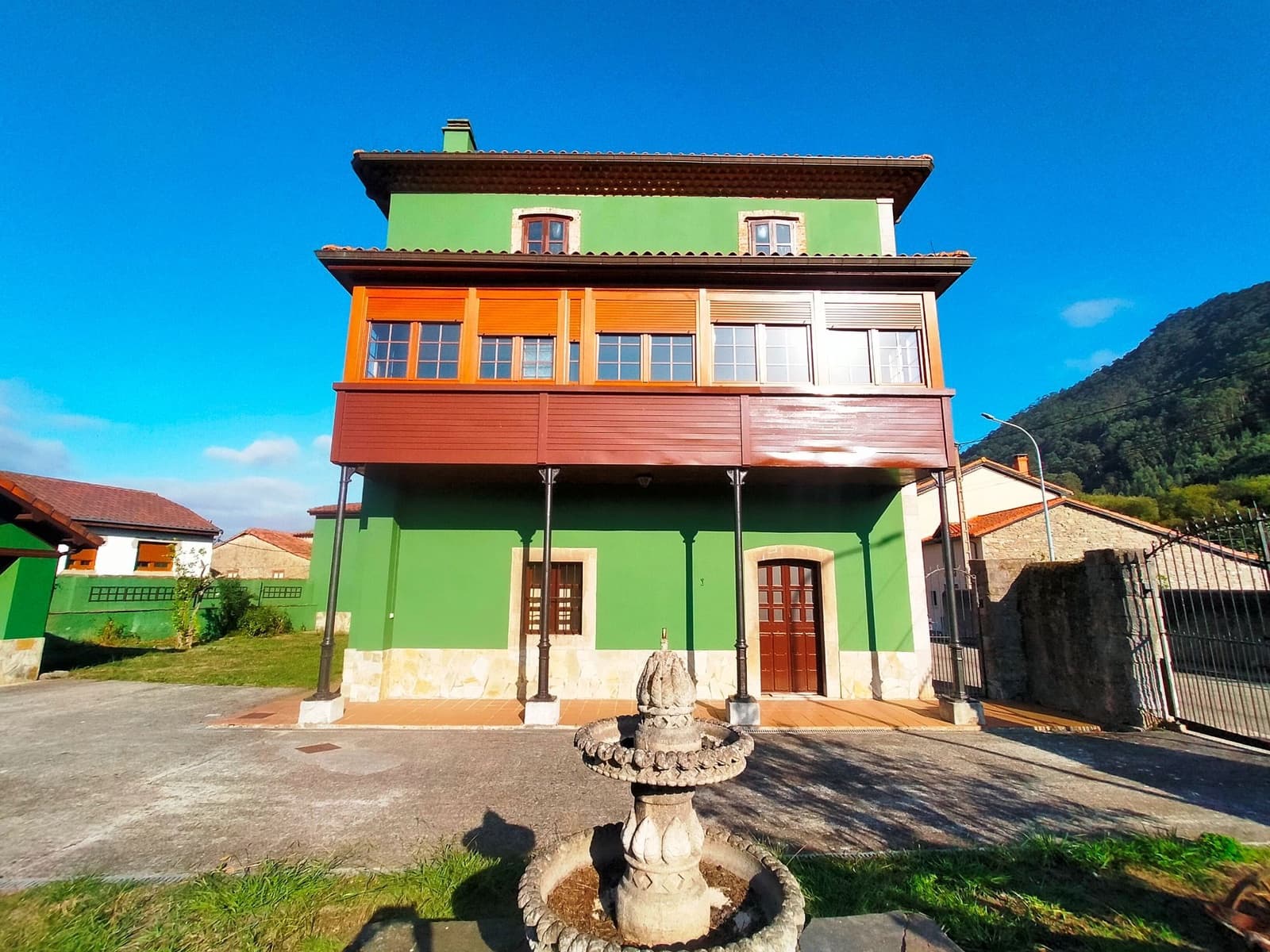 8 soveværelse Villa til salg i Pravia med garage - € 635.000 (Ref: 9251876)