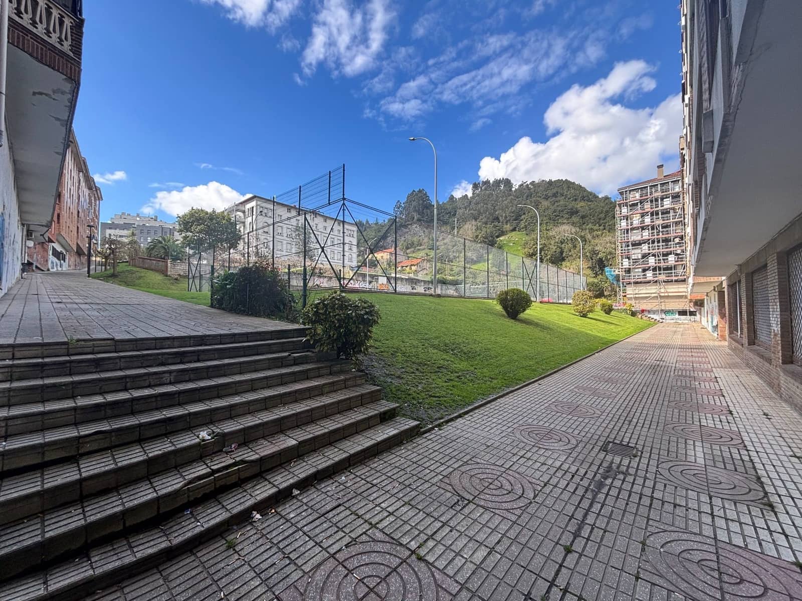 Commercial for sale in Pravia - € 115,000 (Ref: 9385163)