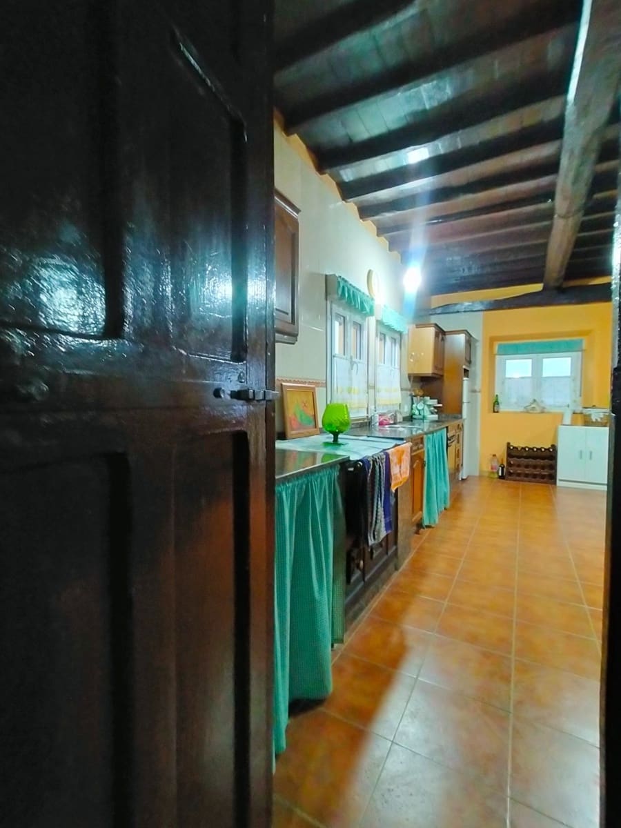 3 bedroom Villa for sale in Salas with garage - € 150,000 (Ref: 9554607)