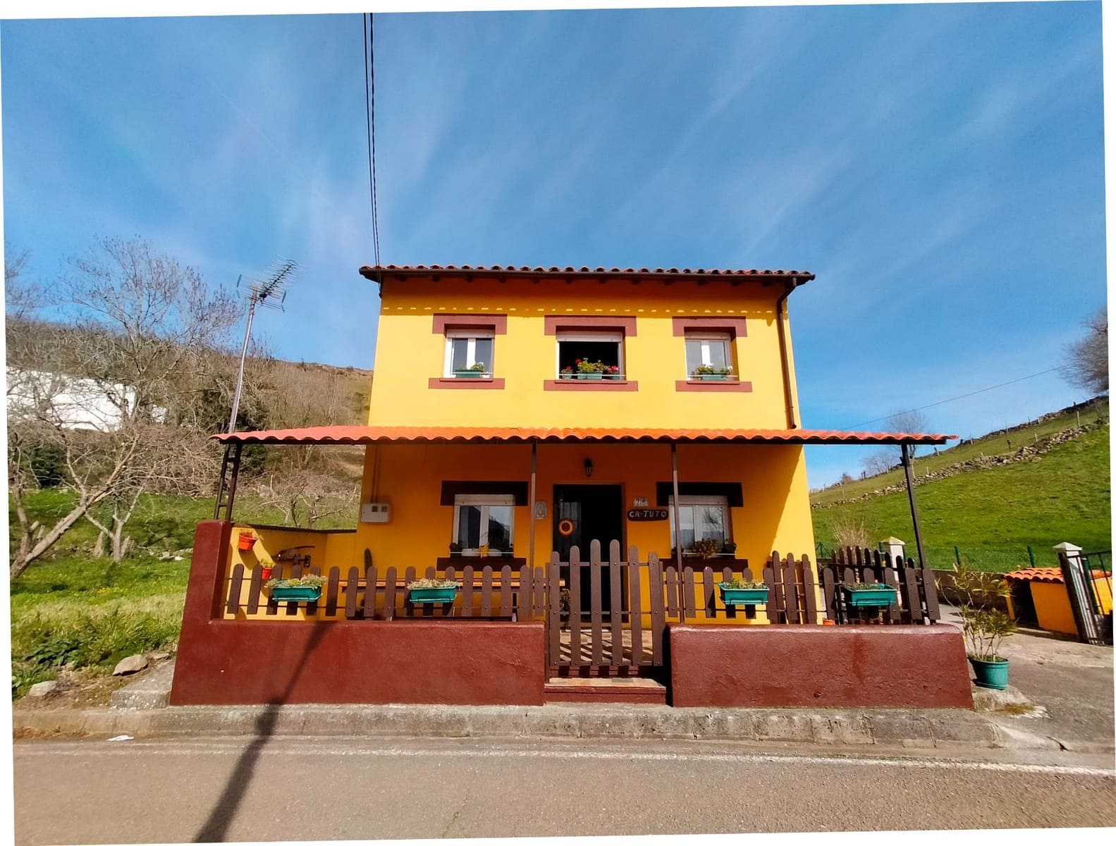 3 bedroom Villa for sale in Salas with garage - € 150,000 (Ref: 9554607)