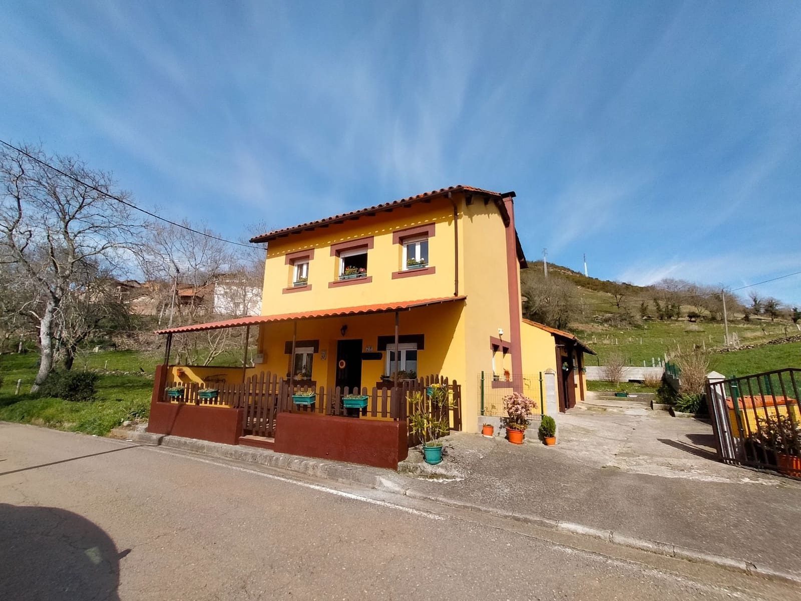 3 bedroom Villa for sale in Salas with garage - € 150,000 (Ref: 9554607)