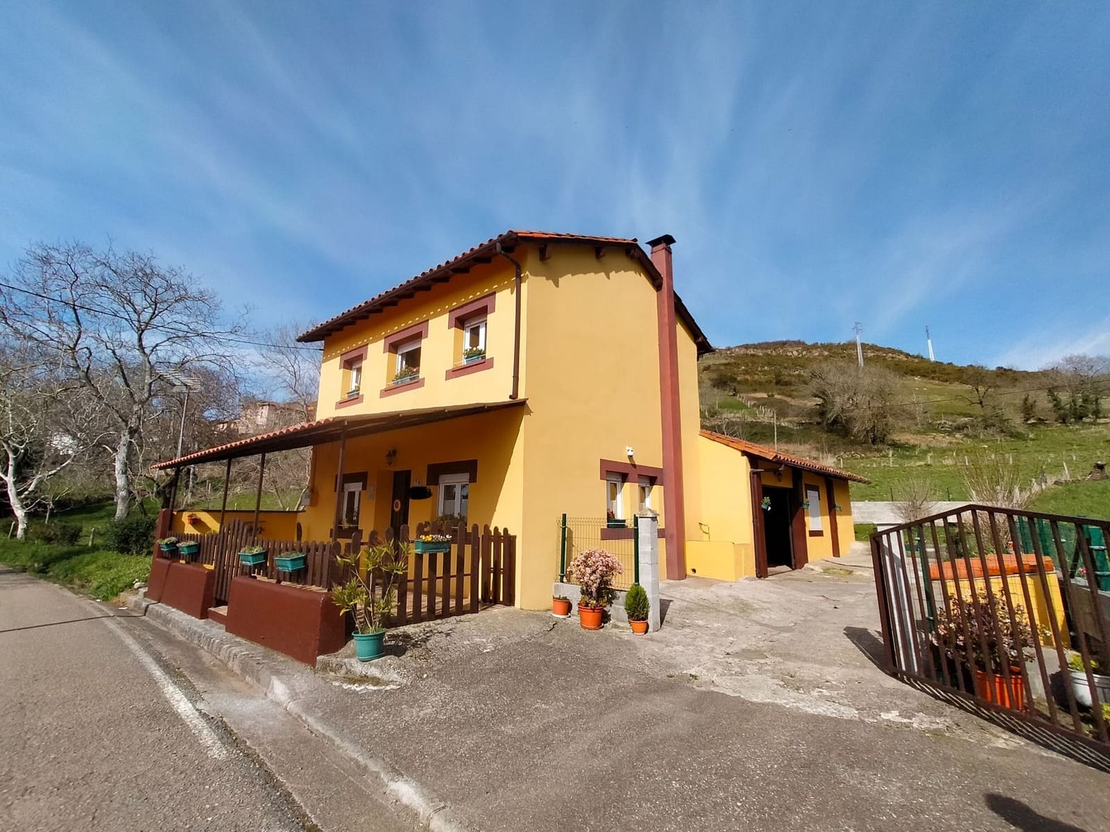 3 bedroom Villa for sale in Salas with garage - € 150,000 (Ref: 9554607)