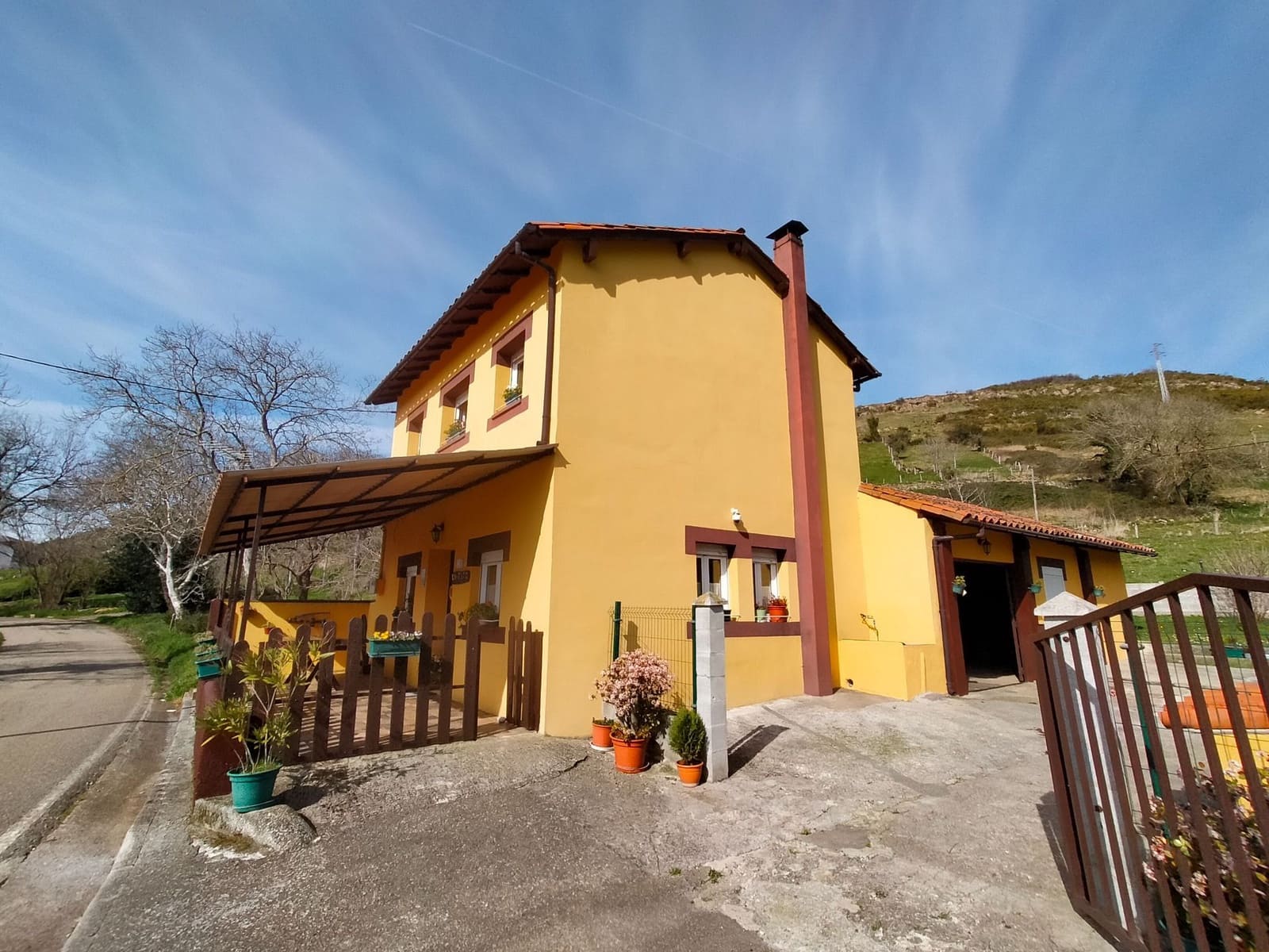 3 bedroom Villa for sale in Salas with garage - € 150,000 (Ref: 9554607)