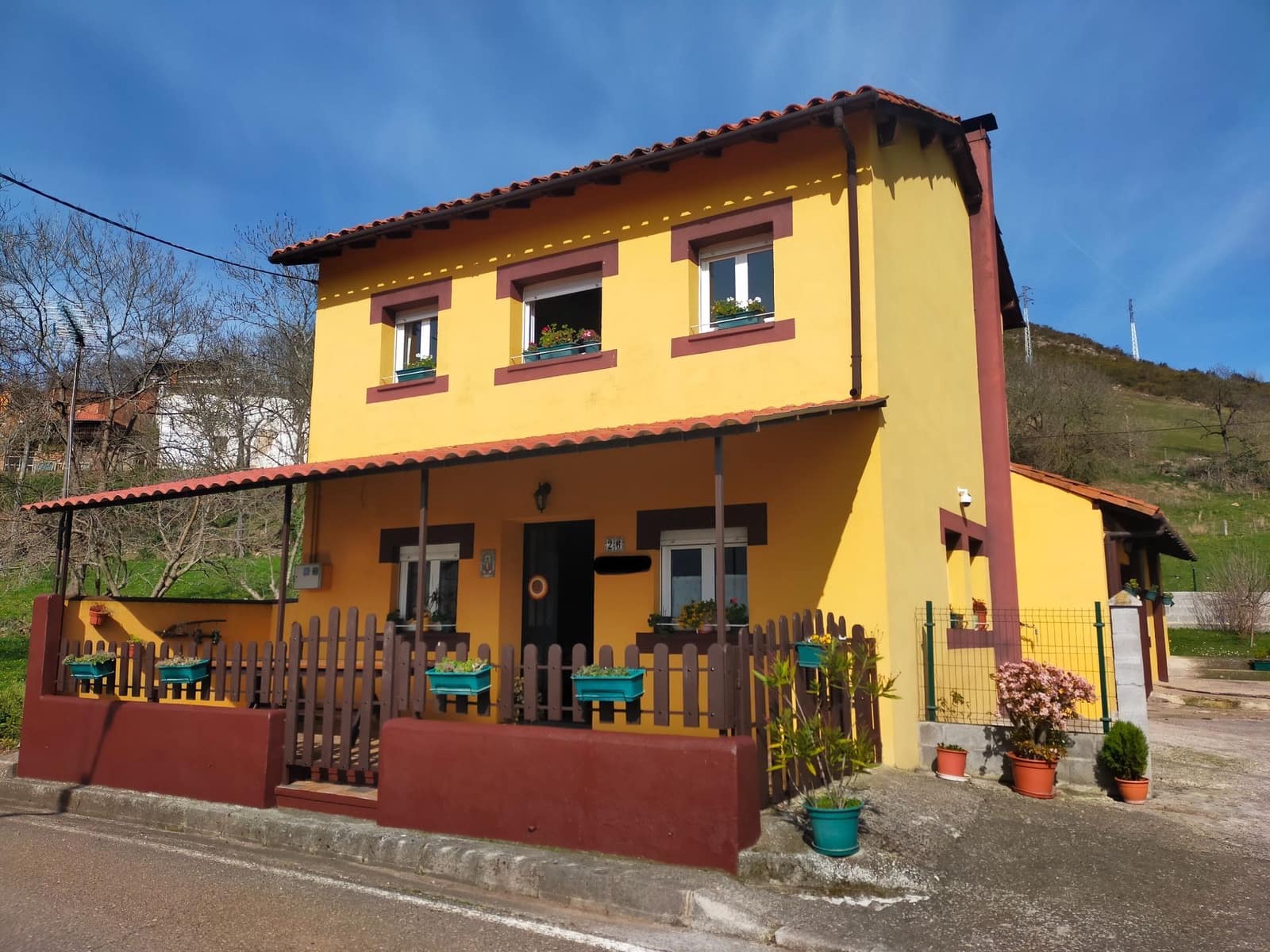 3 bedroom Villa for sale in Salas with garage - € 150,000 (Ref: 9554607)