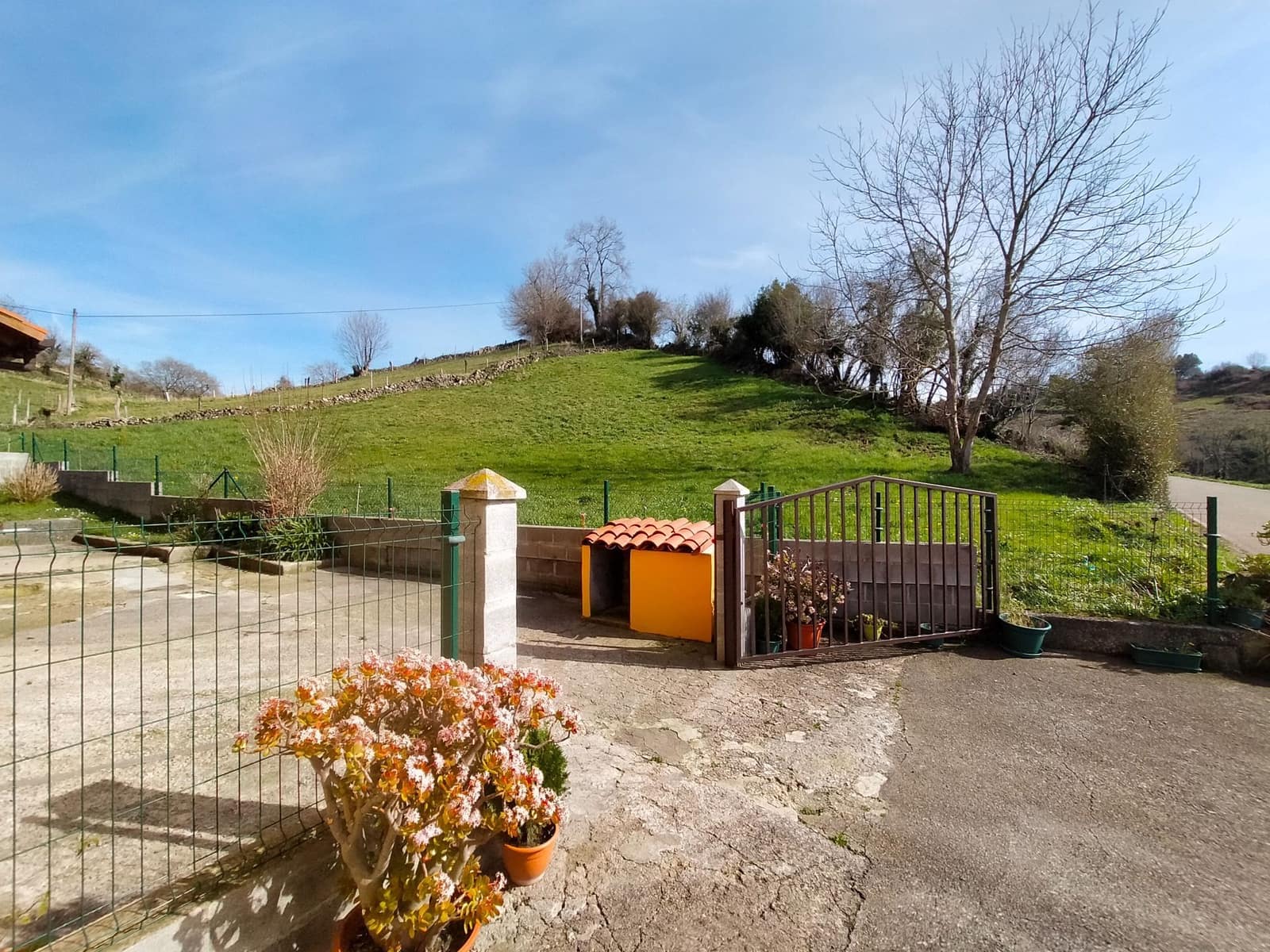 3 bedroom Villa for sale in Salas with garage - € 150,000 (Ref: 9554607)