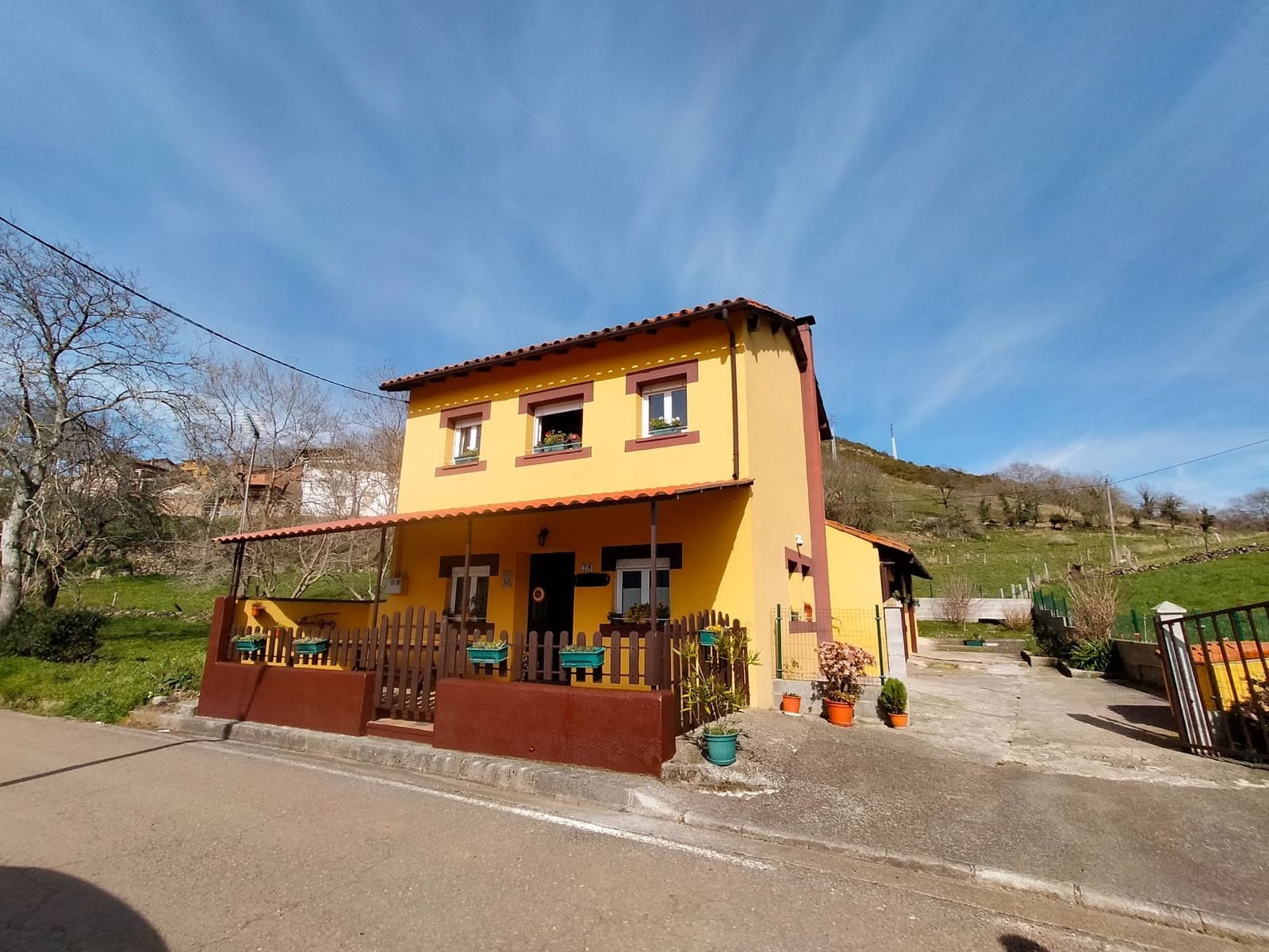 3 bedroom Villa for sale in Salas with garage - € 150,000 (Ref: 9554607)