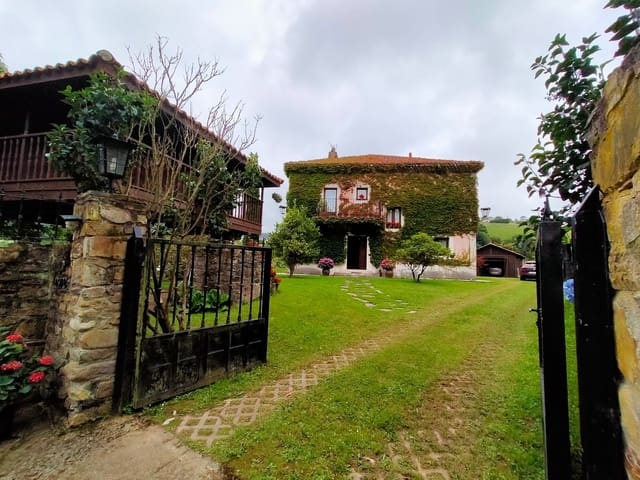 7 soveværelse Villa til salg i Cudillero med garage - € 765.000 (Ref: 9610851)