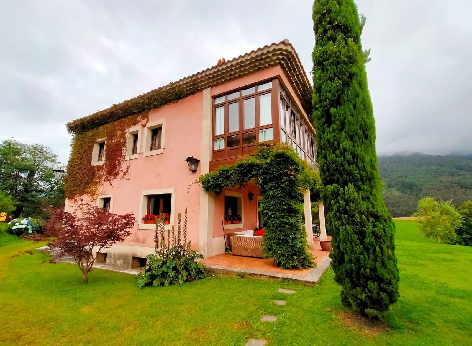 7 soveværelse Villa til salg i Cudillero med garage - € 765.000 (Ref: 9610851)