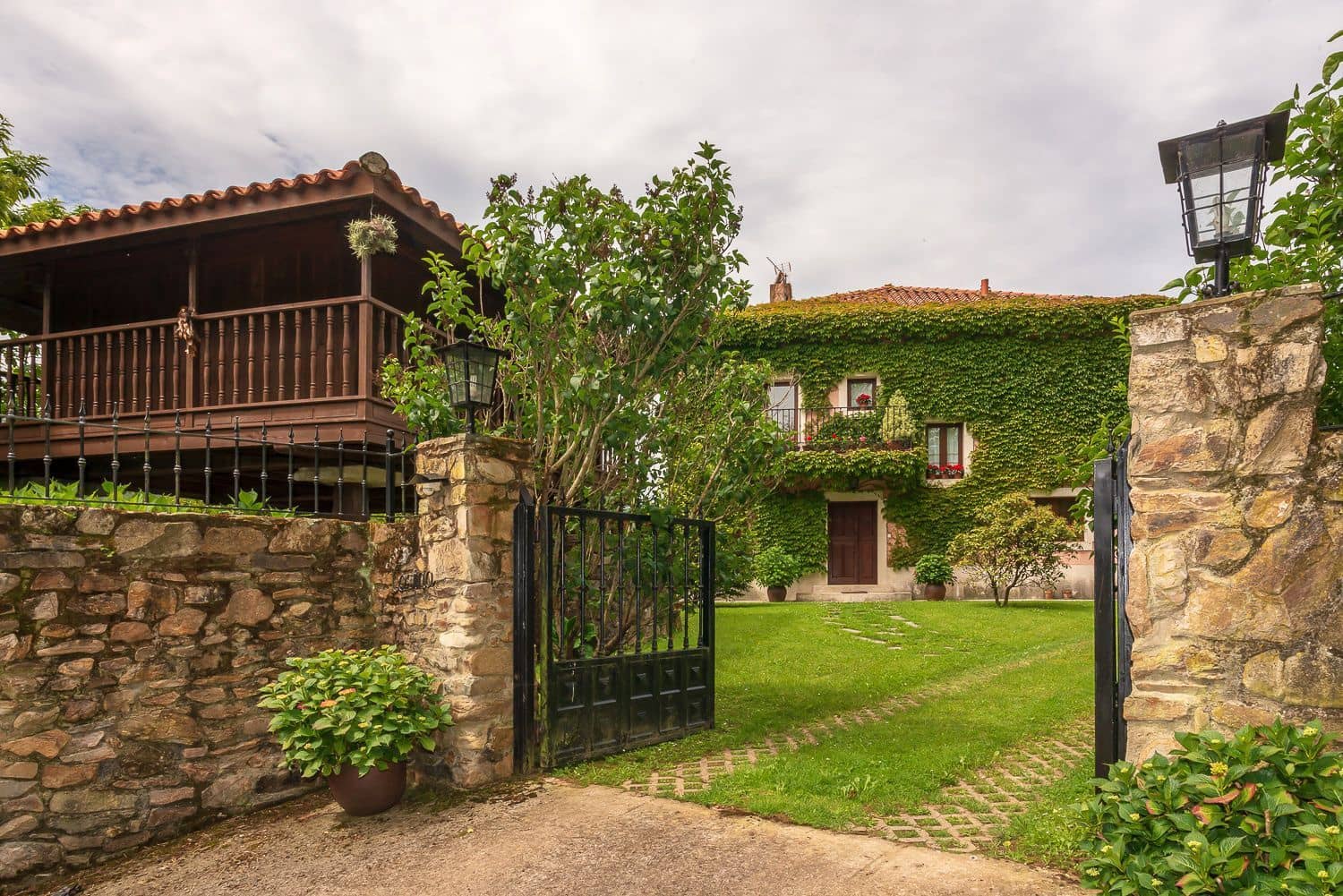 7 bedroom Villa for sale in Cudillero with garage - € 765,000 (Ref: 9610851)