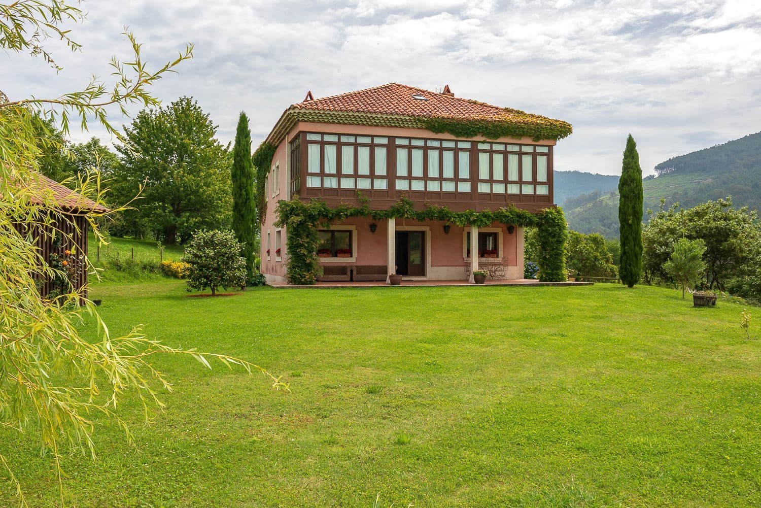 7 bedroom Villa for sale in Cudillero with garage - € 765,000 (Ref: 9610851)