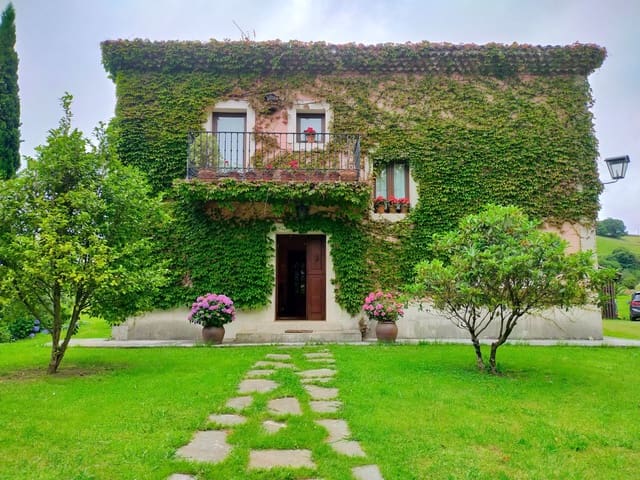 Chalet de 7 habitaciones en Cudillero en venta con garaje - 765.000 € (Ref: 9610851)