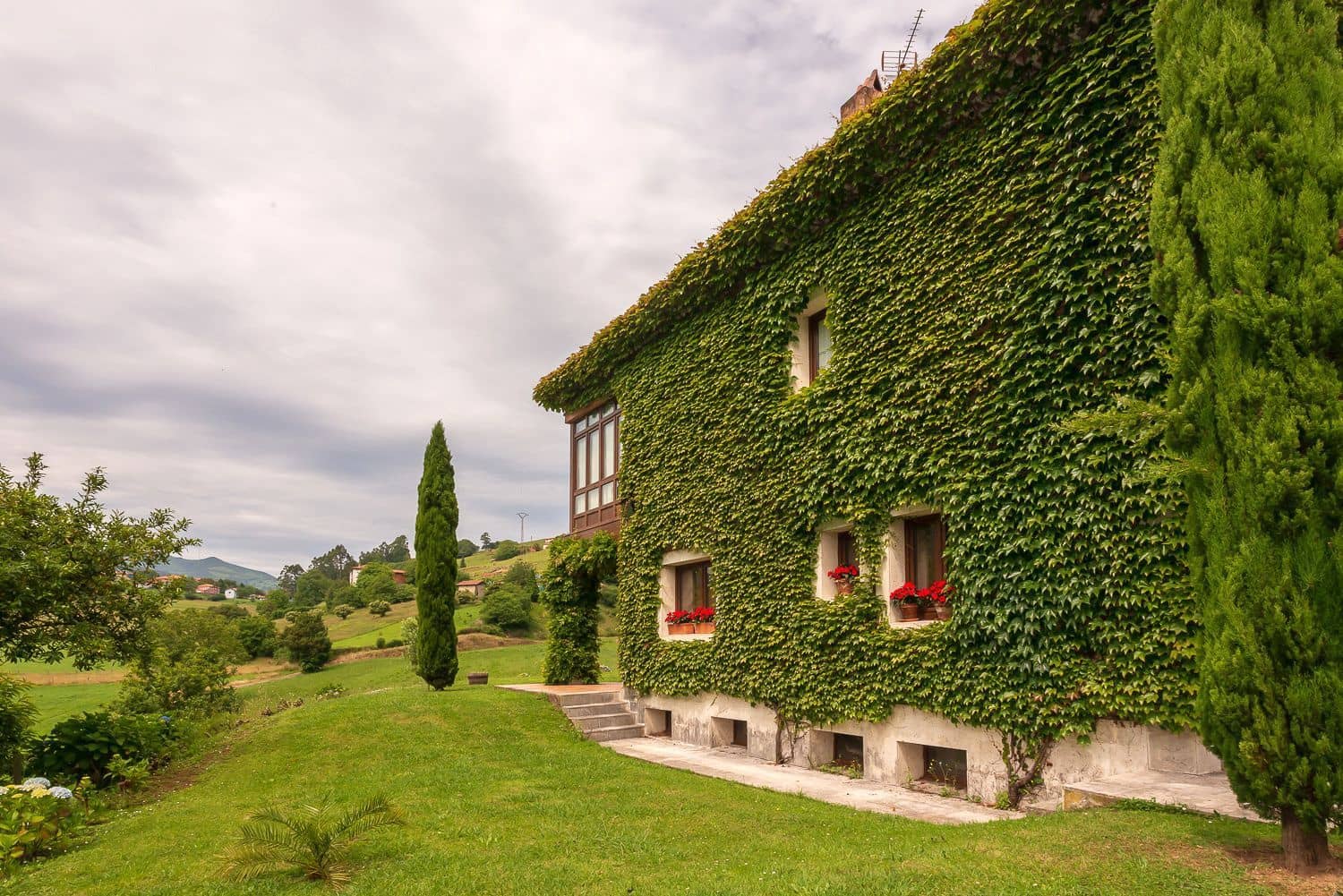 7 bedroom Villa for sale in Cudillero with garage - € 765,000 (Ref: 9610851)