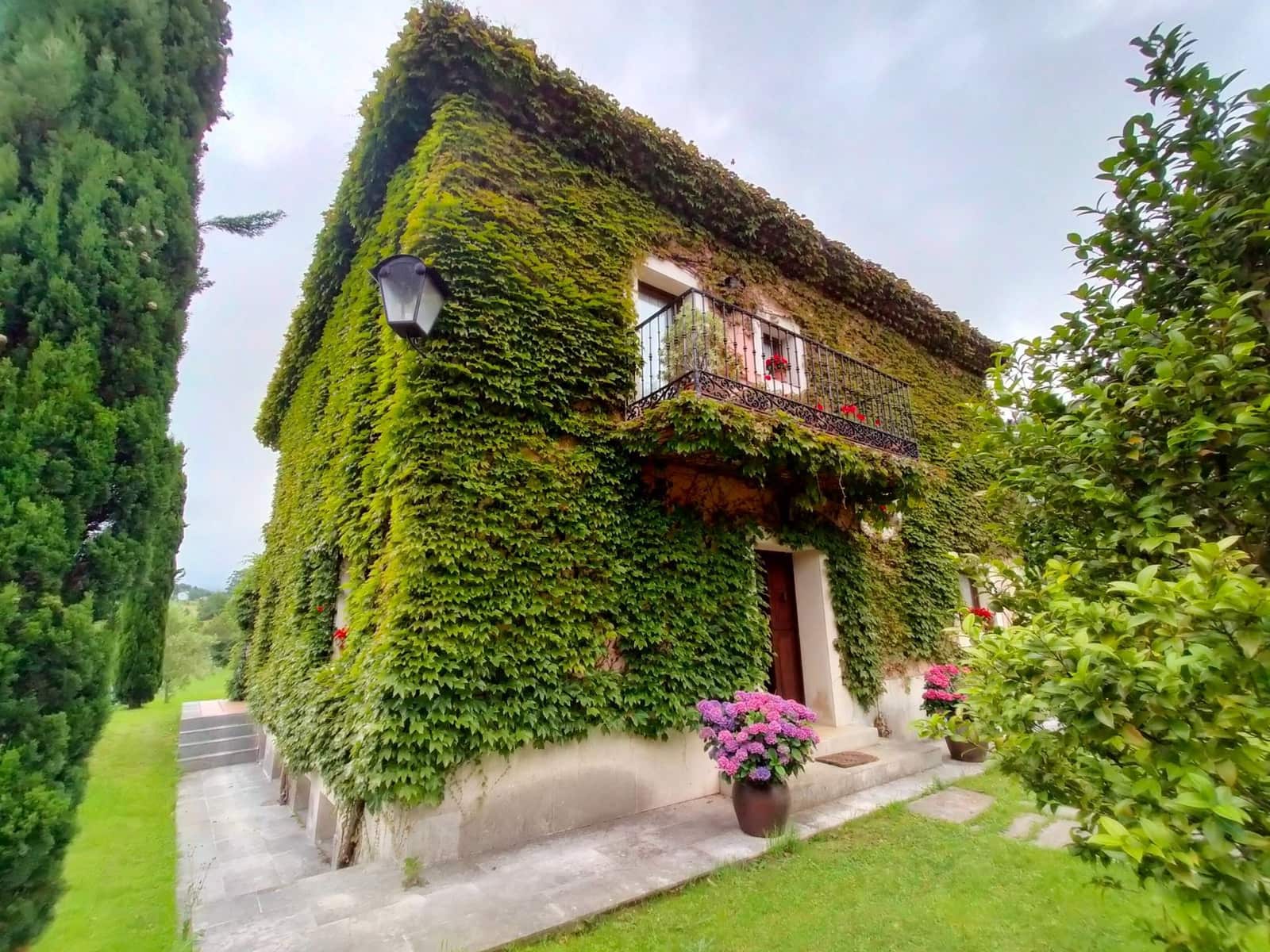 7 bedroom Villa for sale in Cudillero with garage - € 765,000 (Ref: 9610851)