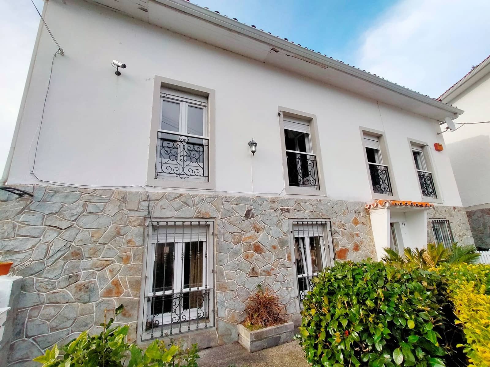 10 bedroom Villa for sale in Cudillero - € 690,000 (Ref: 9700477)