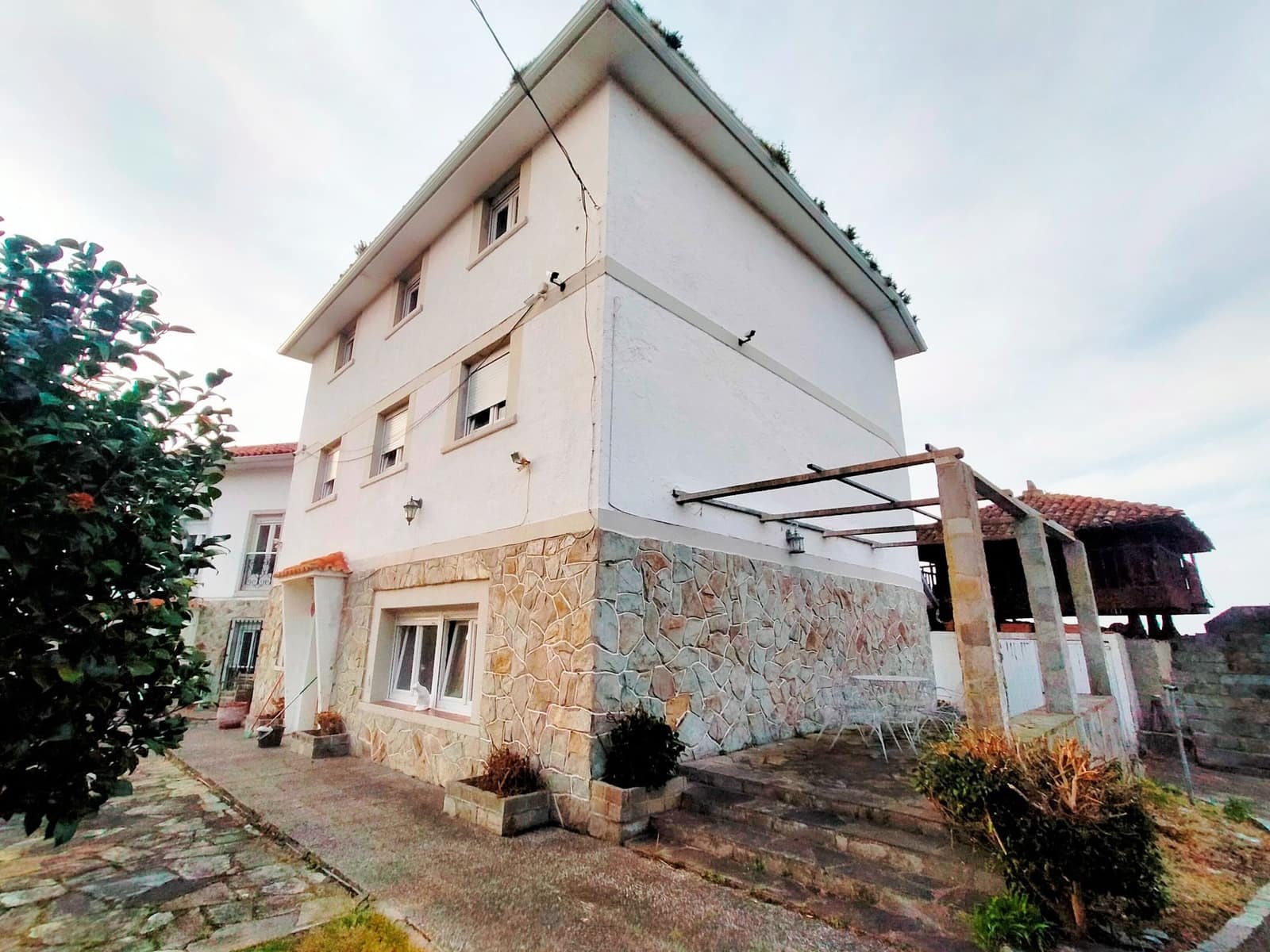 10 bedroom Villa for sale in Cudillero - € 690,000 (Ref: 9700477)