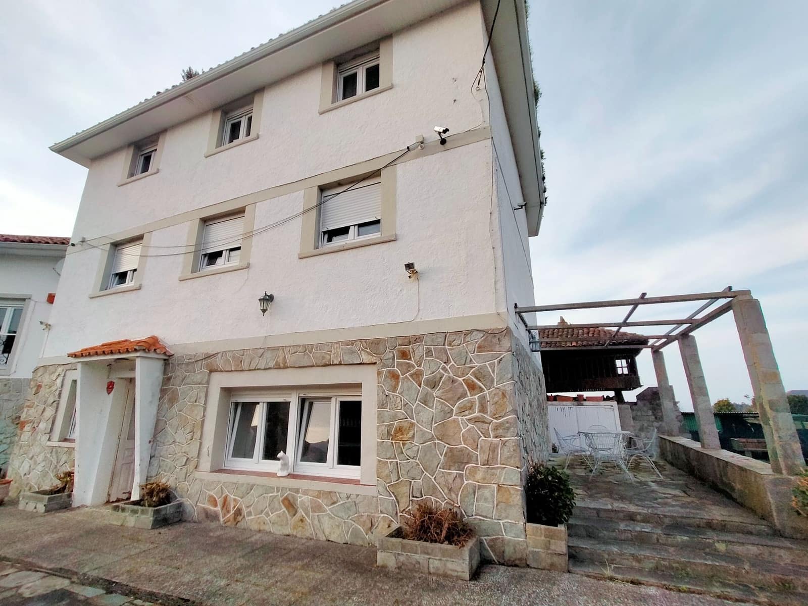 10 bedroom Villa for sale in Cudillero - € 690,000 (Ref: 9700477)