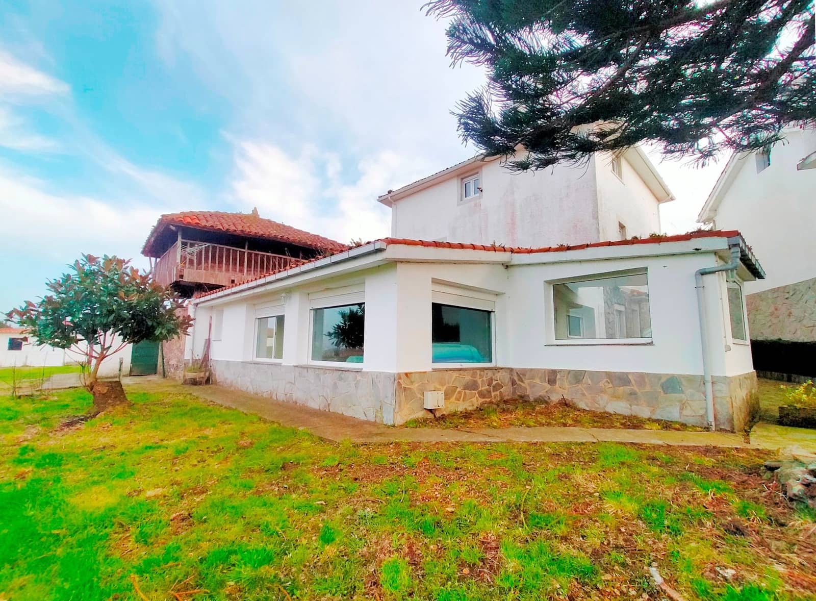 10 bedroom Villa for sale in Cudillero - € 690,000 (Ref: 9700477)