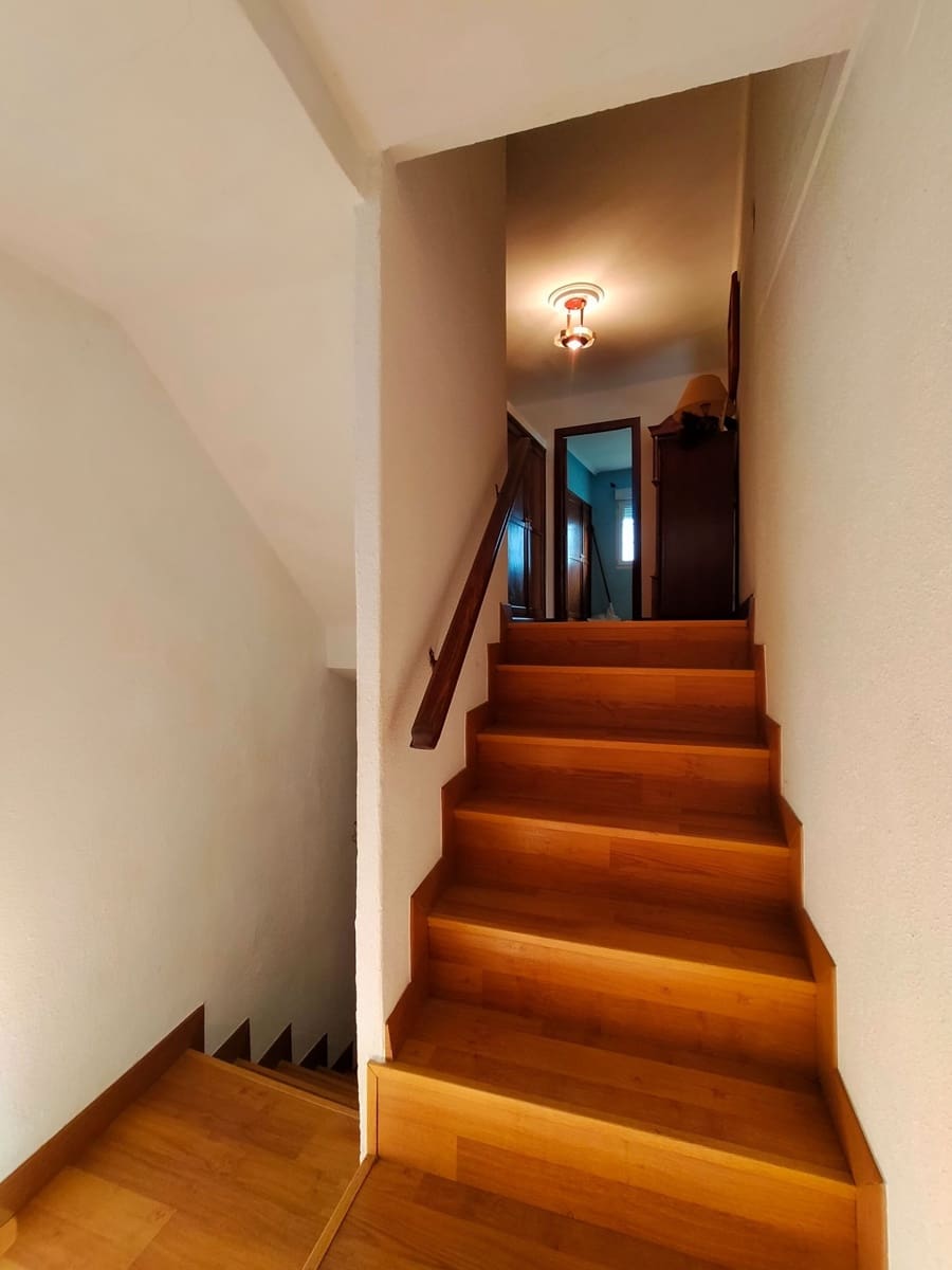 6 bedroom Townhouse for sale in Pravia with garage - € 225,000 (Ref: 9711130)