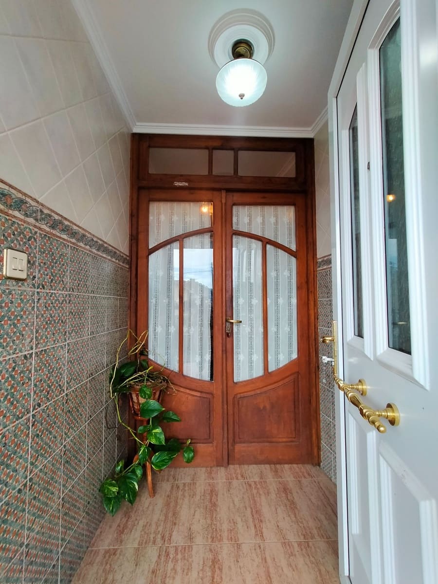 6 bedroom Townhouse for sale in Pravia with garage - € 225,000 (Ref: 9711130)