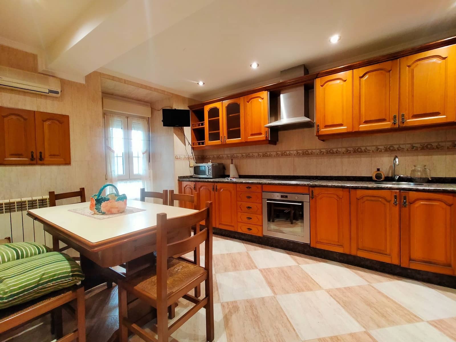 6 bedroom Townhouse for sale in Pravia with garage - € 225,000 (Ref: 9711130)