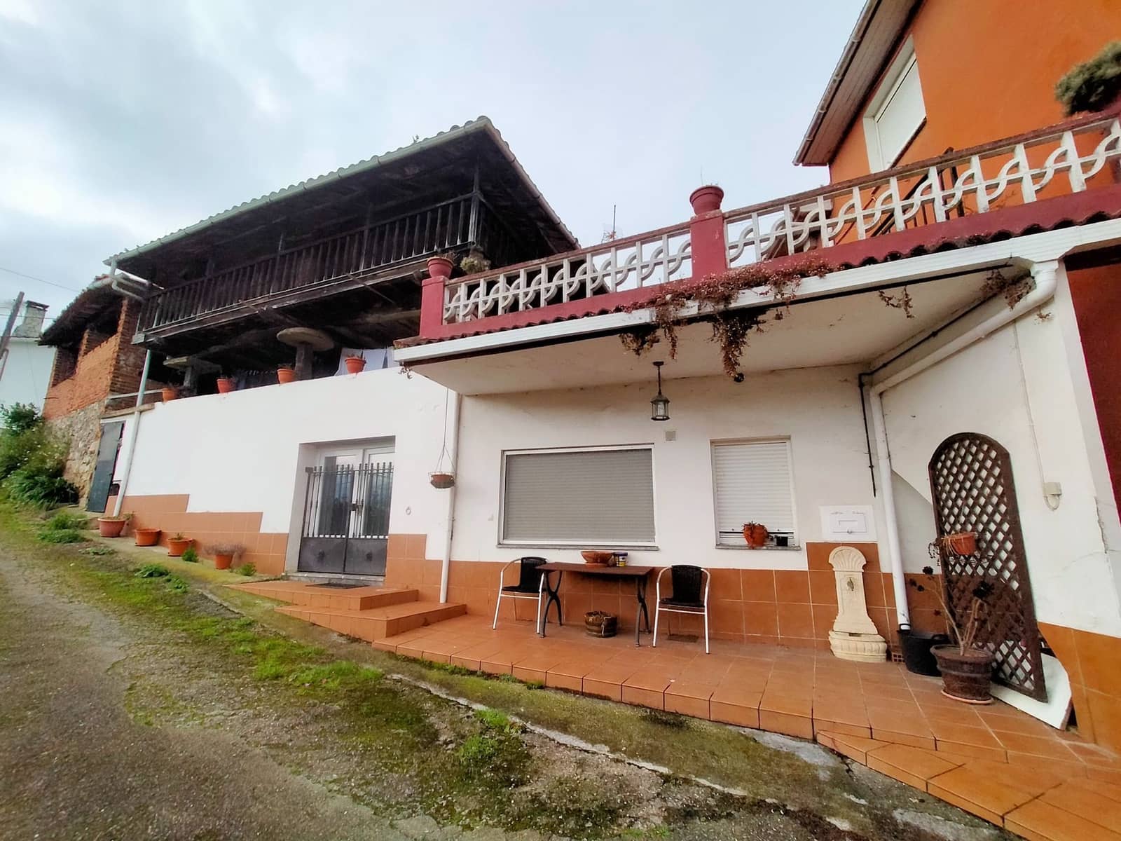 6 bedroom Townhouse for sale in Pravia with garage - € 225,000 (Ref: 9711130)