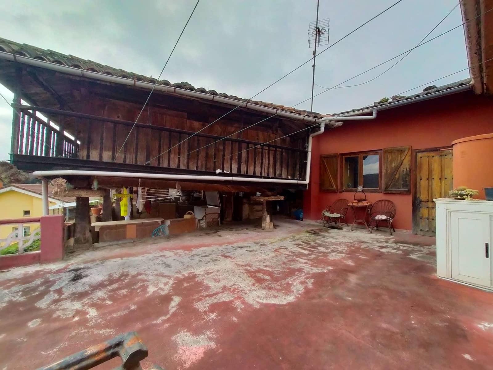 6 bedroom Townhouse for sale in Pravia with garage - € 225,000 (Ref: 9711130)