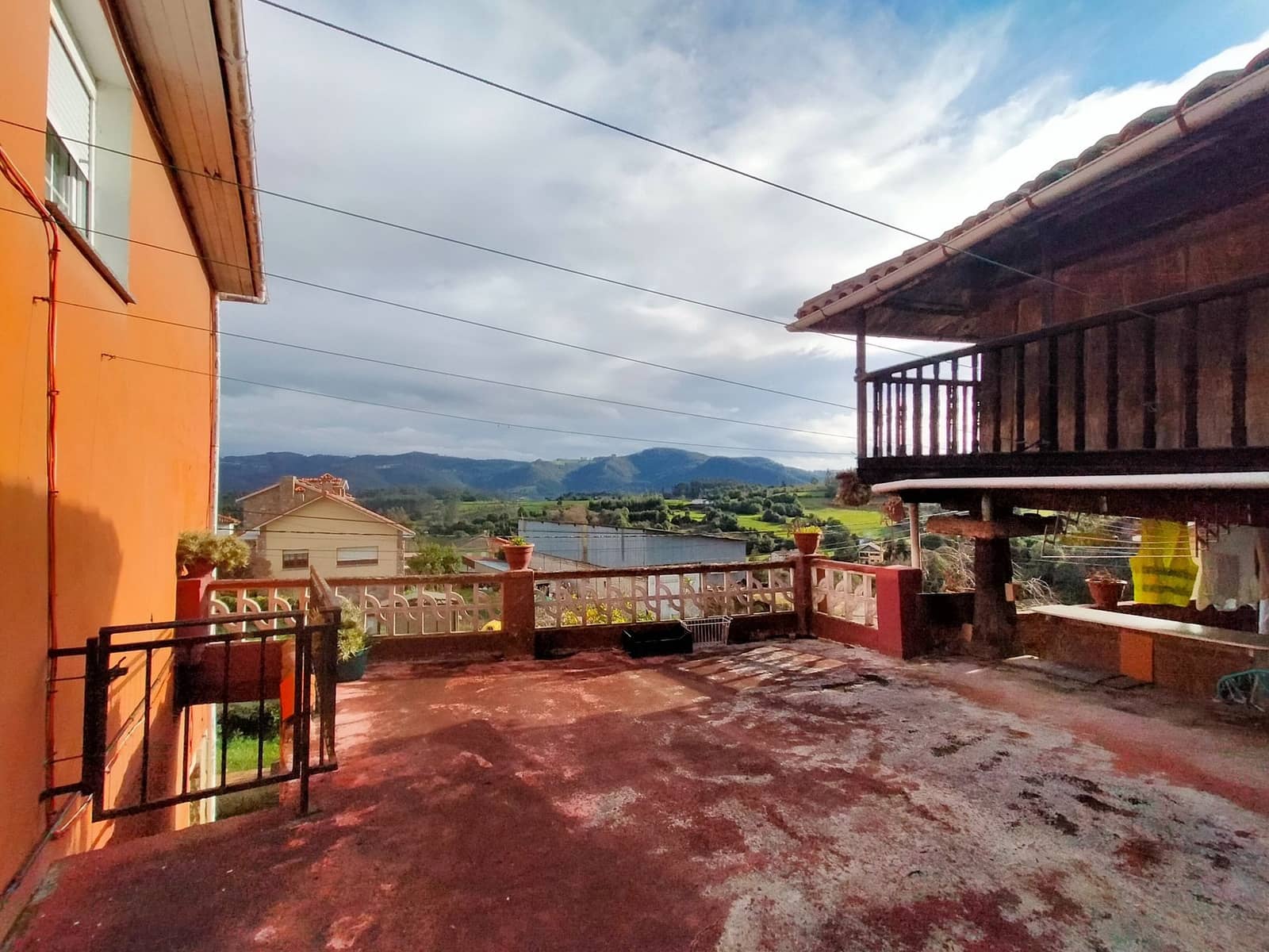 6 bedroom Townhouse for sale in Pravia with garage - € 225,000 (Ref: 9711130)