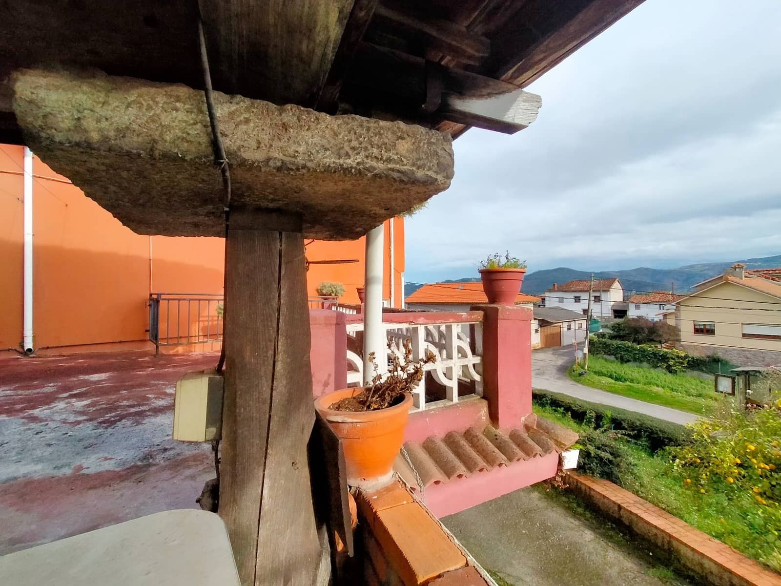 6 bedroom Townhouse for sale in Pravia with garage - € 225,000 (Ref: 9711130)