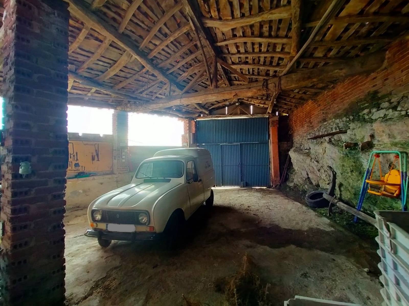 6 bedroom Townhouse for sale in Pravia with garage - € 225,000 (Ref: 9711130)