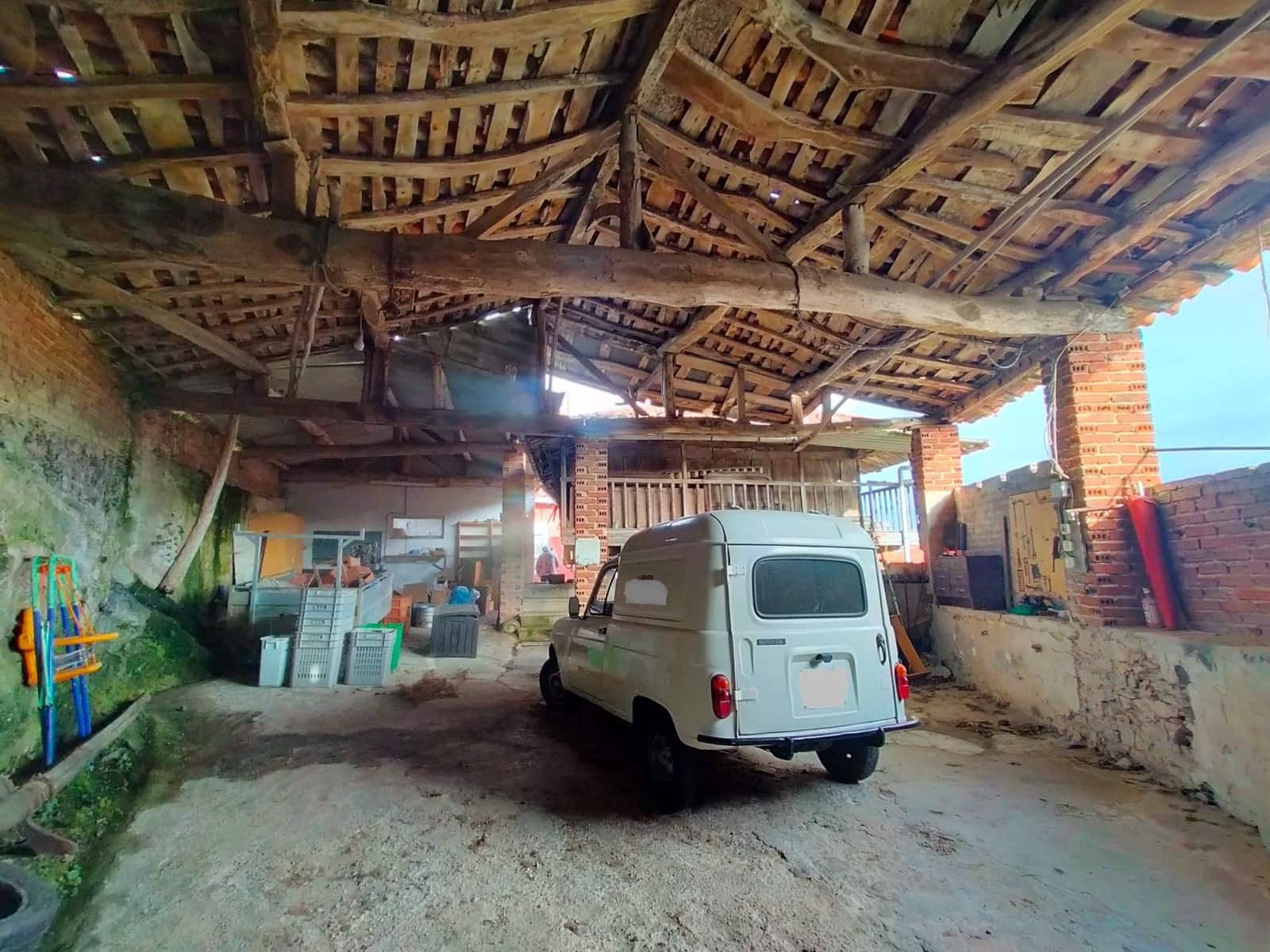 6 bedroom Townhouse for sale in Pravia with garage - € 225,000 (Ref: 9711130)