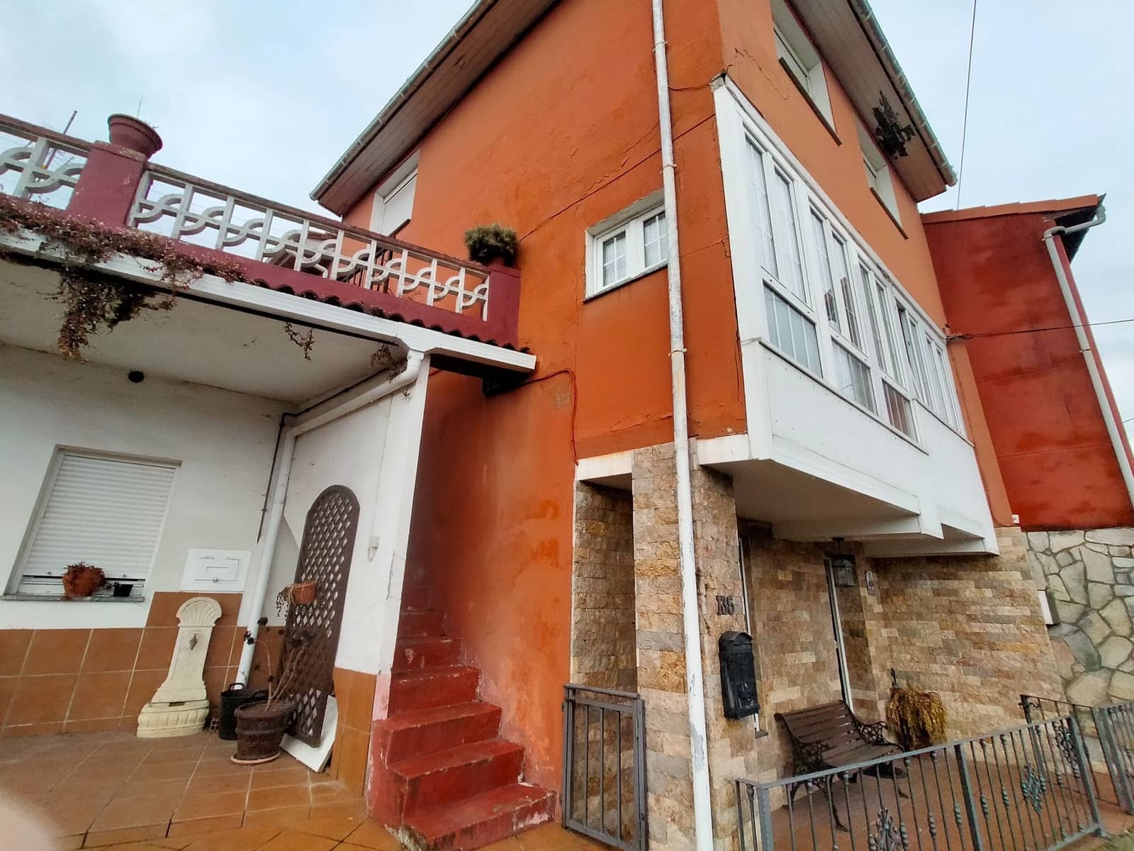 6 bedroom Townhouse for sale in Pravia with garage - € 225,000 (Ref: 9711130)