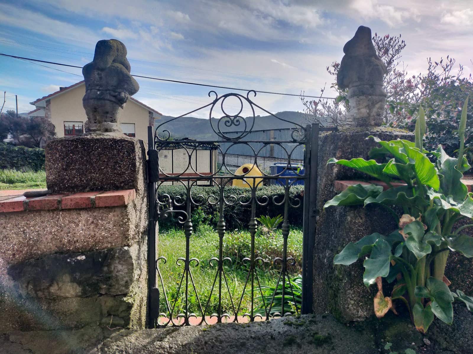 6 bedroom Townhouse for sale in Pravia with garage - € 225,000 (Ref: 9711130)