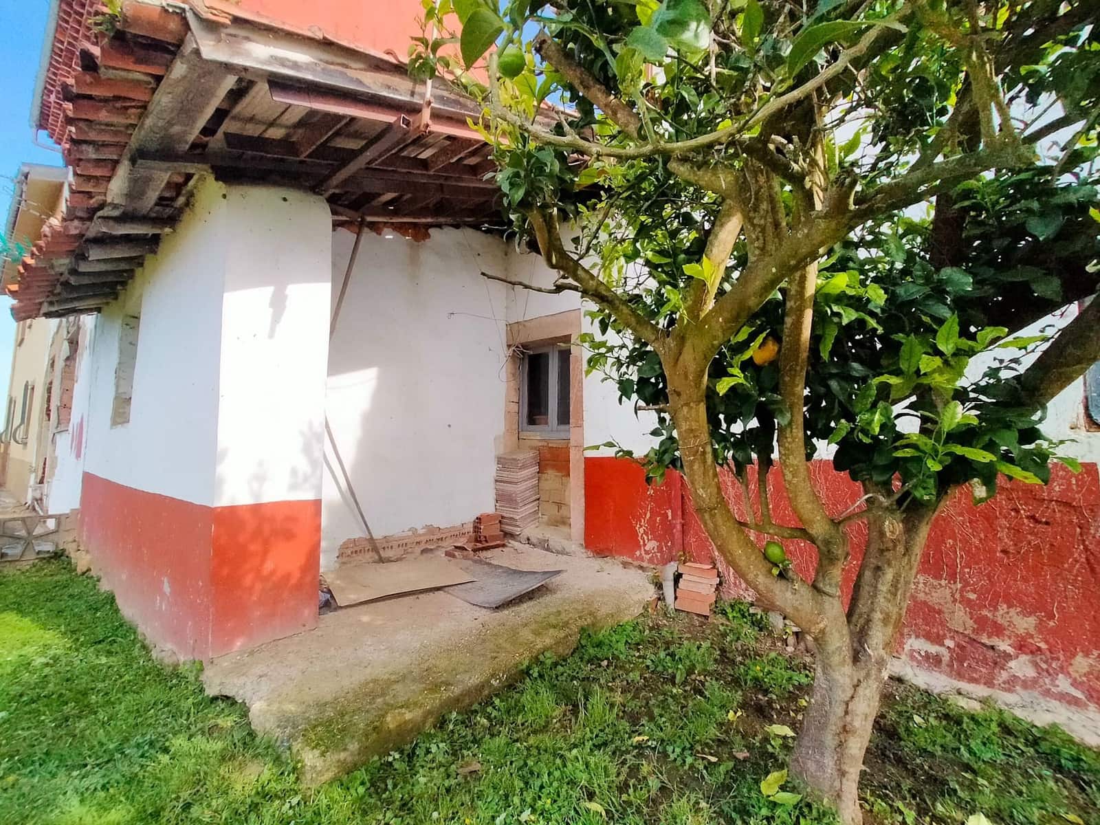 Casa de 2 habitaciones en Soto del Barco en venta con garaje - 120.000 € (Ref: 9813684)