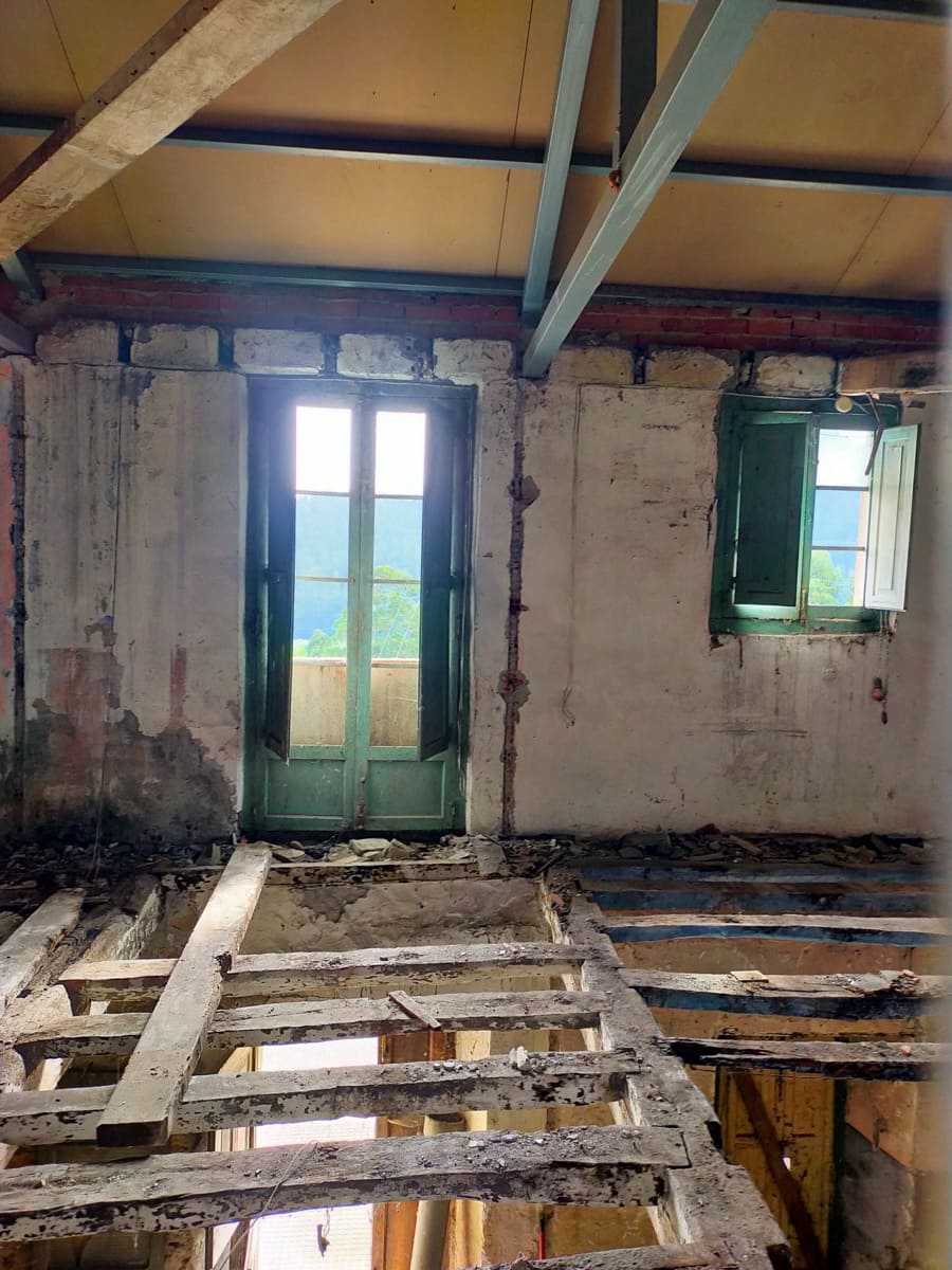 Halfvrijstaande villa te koop in Pravia - € 40.000 (Ref: 9962033)