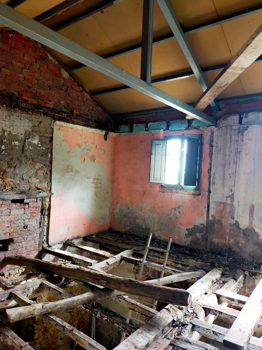Halfvrijstaande villa te koop in Pravia - € 40.000 (Ref: 9962033)