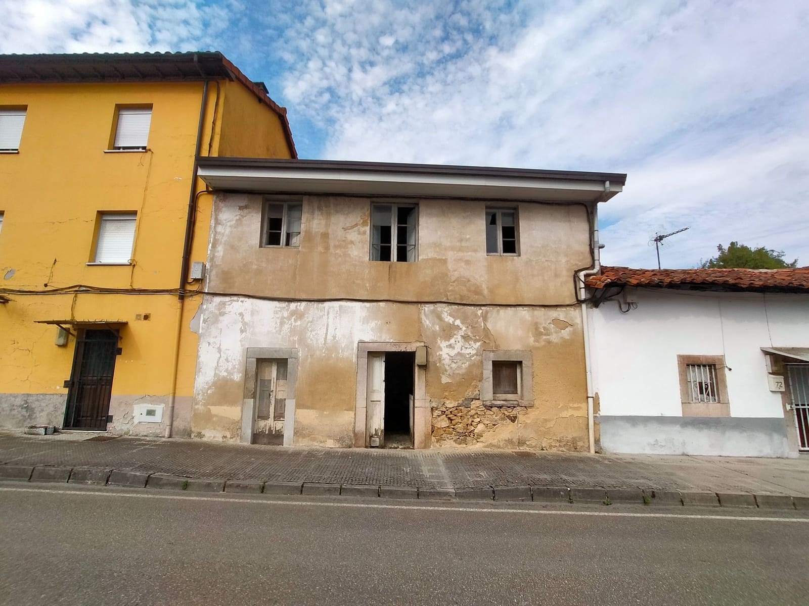Halfvrijstaande villa te koop in Pravia - € 40.000 (Ref: 9962033)