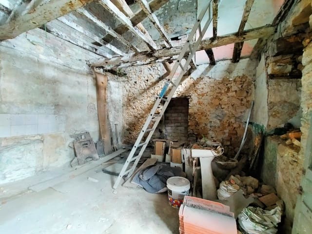 Halfvrijstaande villa te koop in Pravia - € 40.000 (Ref: 9962033)