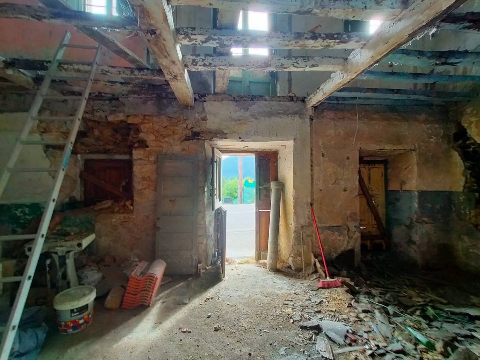 Halfvrijstaande villa te koop in Pravia - € 40.000 (Ref: 9962033)