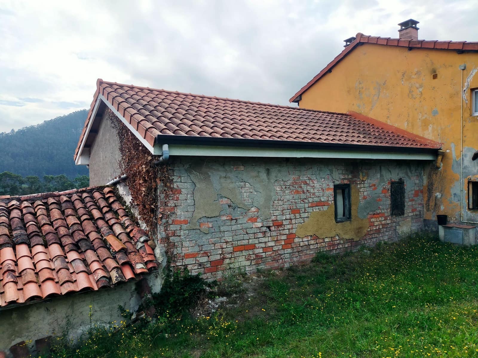 Halfvrijstaande villa te koop in Pravia - € 40.000 (Ref: 9962033)